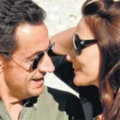 Sarkozy gives new girlfriend a hotline