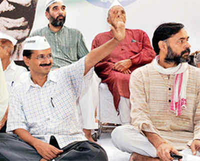 AAP rift out in the open, national body to decide fate of Bhushan, Yadav