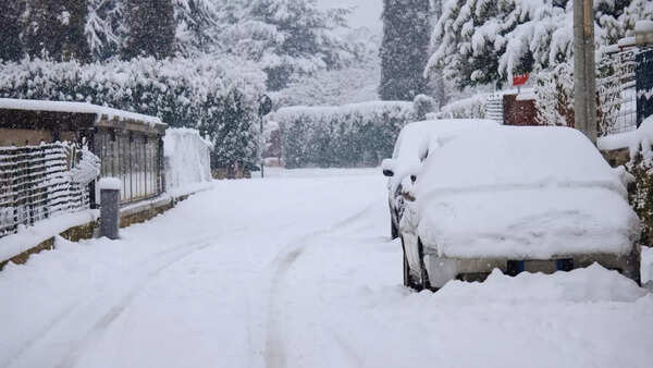What’s the weather today: IMD issues multi-state alert for heavy snow, hailstorms and widespread rainfall from Jan 26