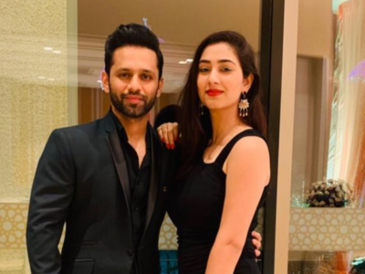 Bigg Boss 14: Rahul Vaidya proposes to Disha Parmar on national television