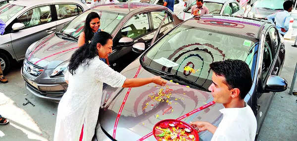 GST reforms 2025: While car buyers rejoice, dealers with old inventory stare at Rs 2,500 crore hit
