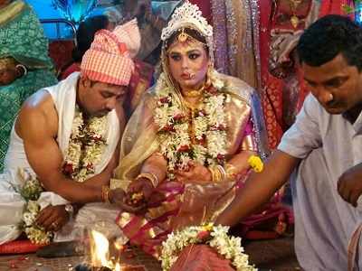 Kolkata: Transgender bride marries childhood friend, says 'my dream has come true'
