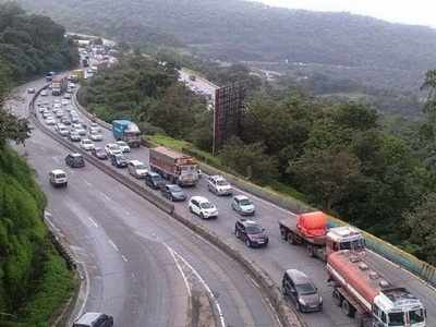 Major bus accident on Mumbai - Pune Expressway, at least 4 killed, 25 injured