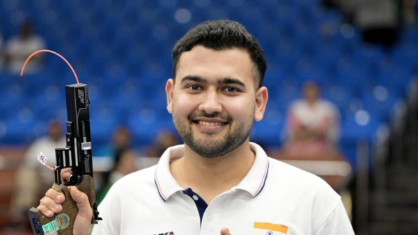 Anish Bhanwal dazzles in 25m rapid fire, claims silver in Asian Championships