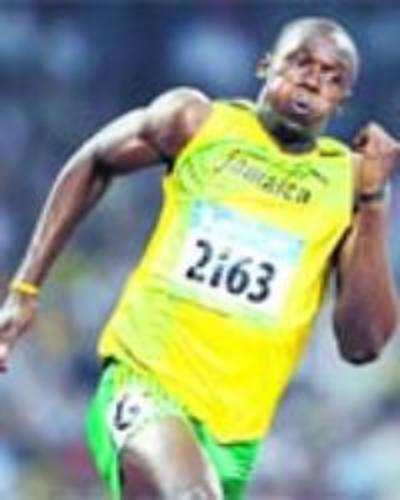 Bolt opens season with 400m win