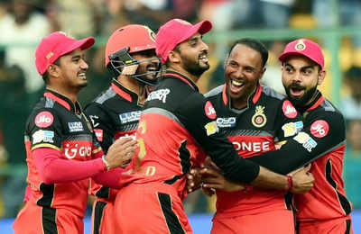 RCB vs RPS Live Score: Royal Challengers Bangalore vs Rising Pune Supergiant Live Cricket Score and Updates: RCB 92/4 in 15 overs