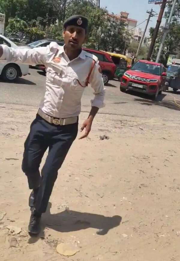Traffic cop ‘slaps’ man for filming burning canter, faces probe in Haryana