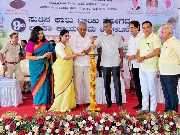Minister Venkatesh inaugurates FMD vax drive in Belagavi