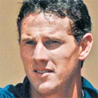 Tait '˜quits' cricket at 24
