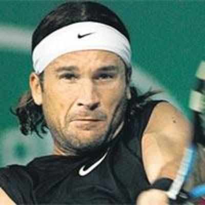 Moya defuses big-serving Croat