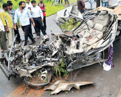 Nine killed as bus crushes car at Shahpur, 28 injured