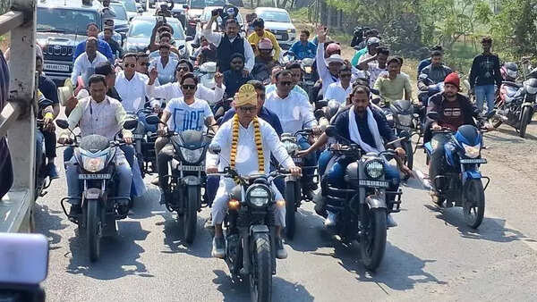 Kabir takes out curtailed 22-km ‘Babri Yatra’