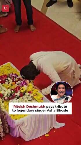 Riteish Deshmukh Pays Last Respects to Asha Bhosle