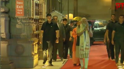 PM Modi Uttar Pradesh Visit Live Updates: Prime Minister Narendra Modi and UP CM Adityanath visit Kashi temple