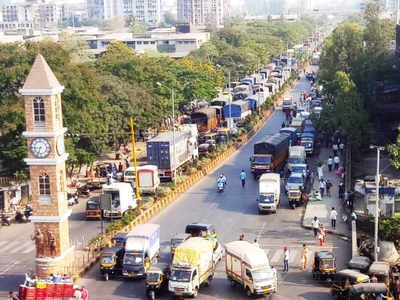 15,000 gather at APMC as 1,000 trucks arrive