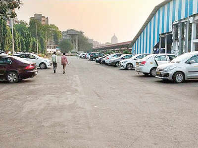 1,700 sqmt pay-and-park lot at CSMT by mid-December