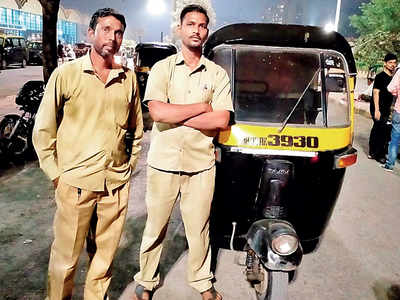 Runaway class IX girls from Bangalore find hero in auto driver at Kurla