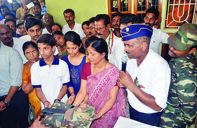 Family receives soldier’s belongings