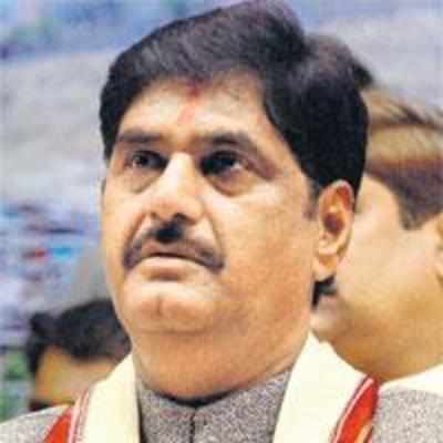 25 yrs on, only BJP, Cong will survive in state, says Munde