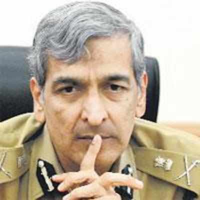 V-C smells job scam, sends SOS to top cop