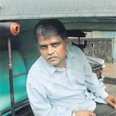 Refused Rs 50 bribe, traffic cops beat up rickshaw driver