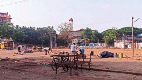 HDMC cracks the whip against shops encroaching land at Dharwad market