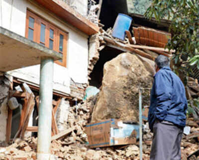 Rain, avalanche claim eight lives in Kashmir