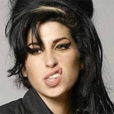 '˜Drunk' Amy Winehouse booed off at Belgrade gig