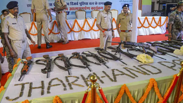 27 Maoists surrender before Jharkhand Police under Operation Navjeevan