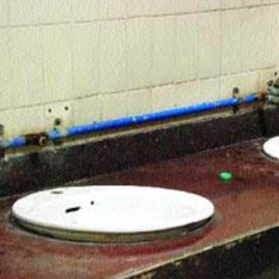 Stinking toilets at Vashi stn complex irks commuters