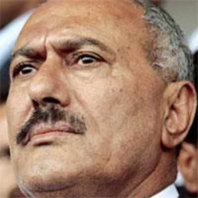 Yemeni Prez Saleh signs deal to transfer power