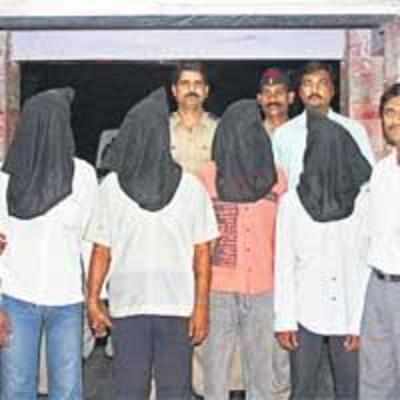 Cops nab robbers who mugged man in khaki!