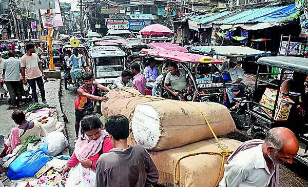 Address traffic trouble, exasperated Sadar Bazar traders urge authorities