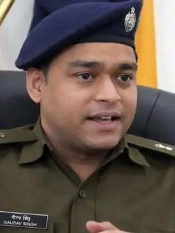 ASI suspended after viral video shows assault on taxi driver