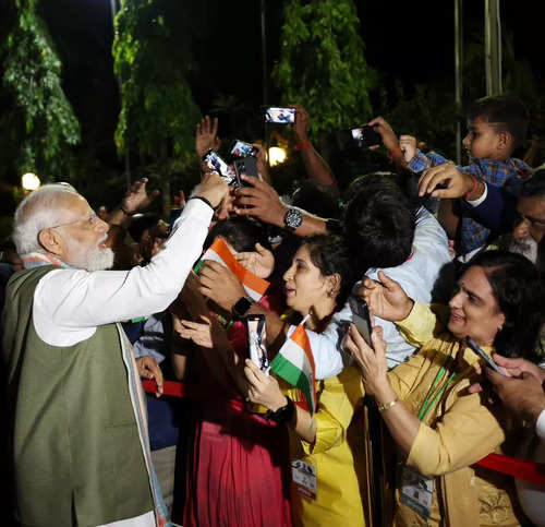 The Indian community in Papua New Guinea greets PM Modi