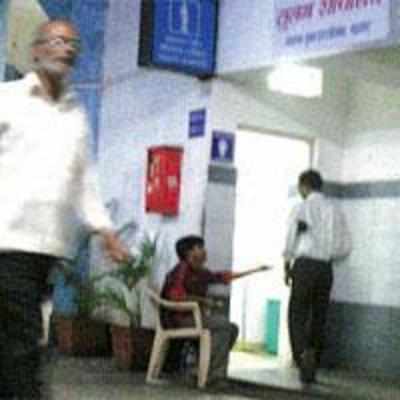 Look before you leak at Thane Railway Station
