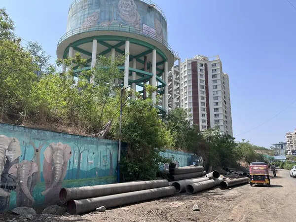 PMC commissioner promises quick redressal for alleged fleecing of Mohammadwadi residents for water connections
