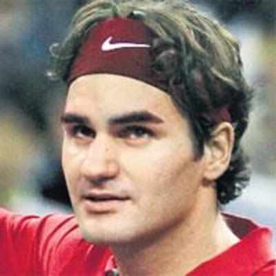 Federer mauls Nadal to reach final