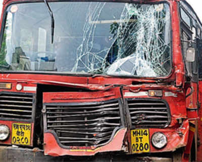14 passengers hurt as BEST, ST buses collide at Goregaon