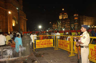 Allow all night celebration for New Year's Eve, Yuva Sena chief Aaditya Thackeray tells CM Fadnavis