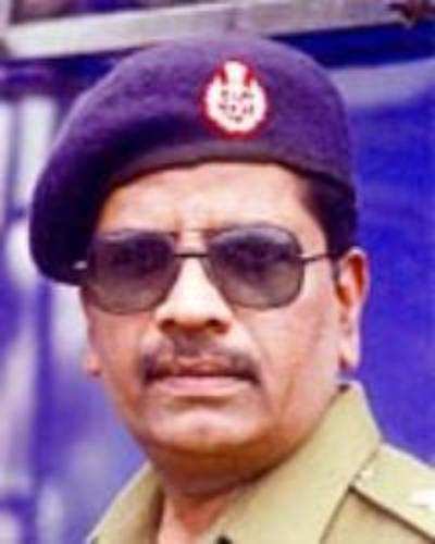 '˜Karkare deserves top gallantry award'