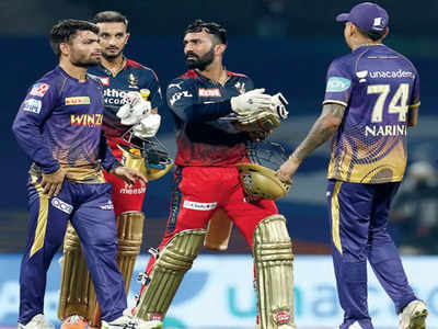 Dinesh Karthik is as cool as MS Dhoni, says RCB captain