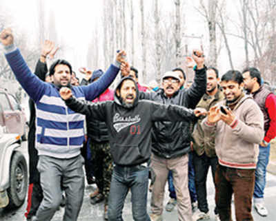 Modi a hit in Jammu but flops in Kashmir