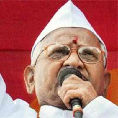 Anna threatens to reduce Cong's UP?dream to rubble