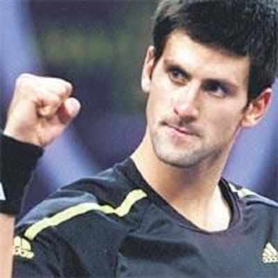 Djokovic sneaks past Davydenko to enter Masters semi-finals