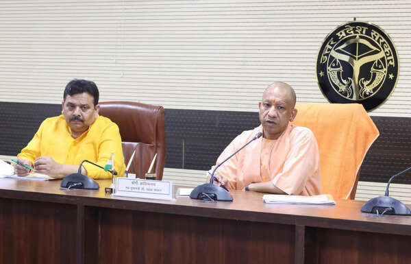 Yogi reviews preps for PM’s rally on women’s quota bill