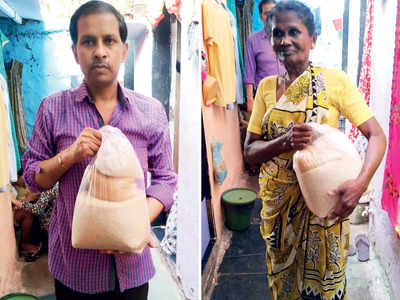 Kandivali society buys supplies for migrant workers