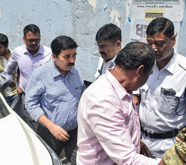 Kolkata Police terminates tenure of DCP Santanu Sinha Biswas