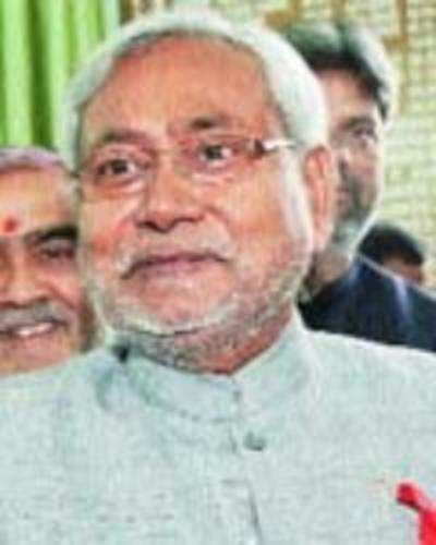 Jha ends cold war with Nitish Kumar