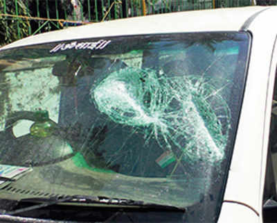 In dead of night, mob smashes 21 vehicles